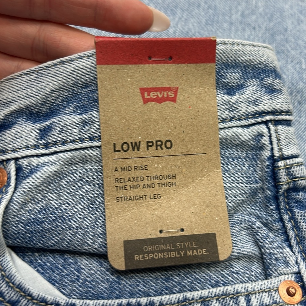 Levi's Light Blue Jeans - Picture 2 of 6